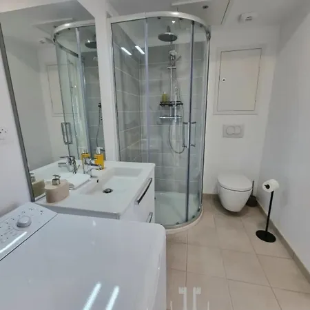 L'oree Des Brumes Historic Center 2 People شقة *