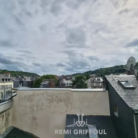 Loree Des Brumes Historic Center 2 People